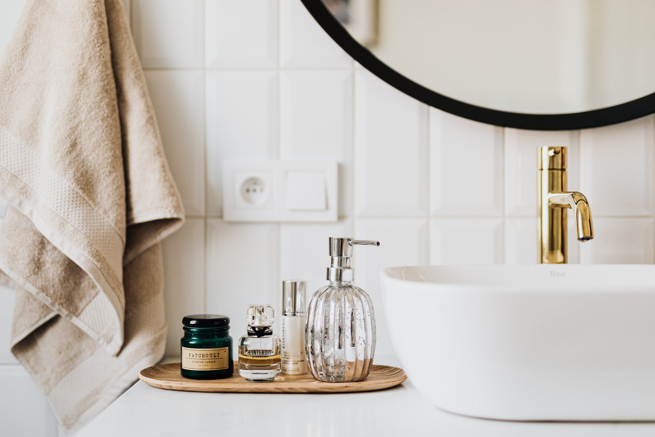 The L+O North Hollywood Arts District Apartments Bathroom Decor Guide